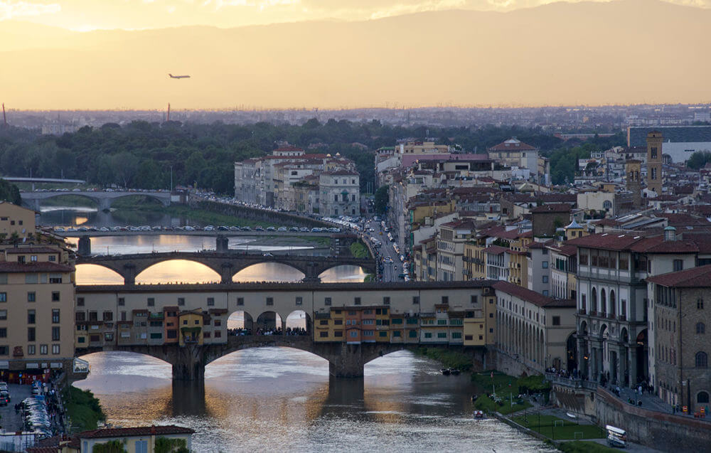 Arno met Pontevecchio in Florence, Italië