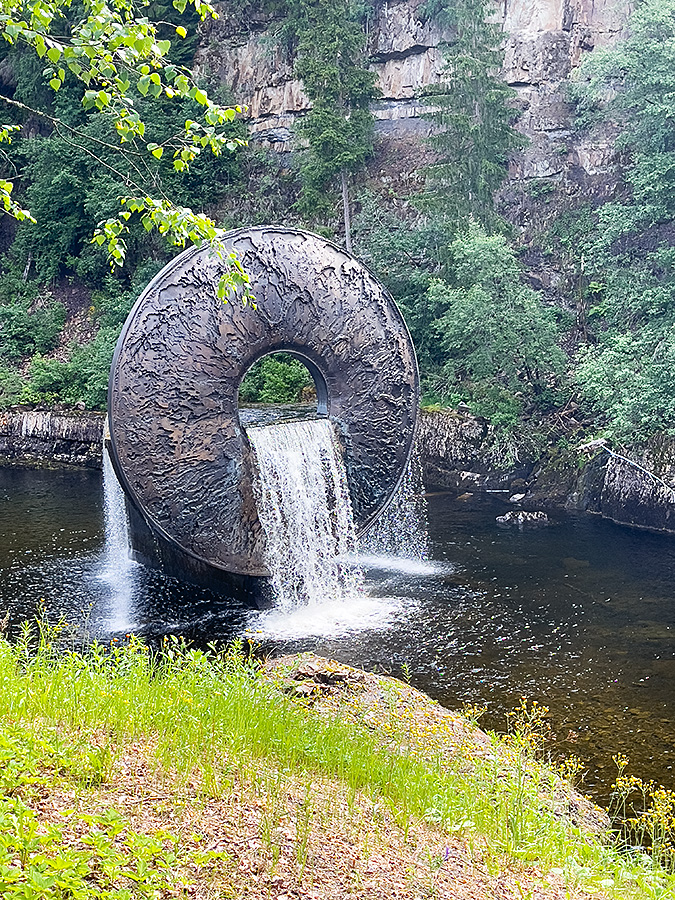 Bronzen fontein van Marc Quinn in Kistefos beeldentuin, Jevnaker