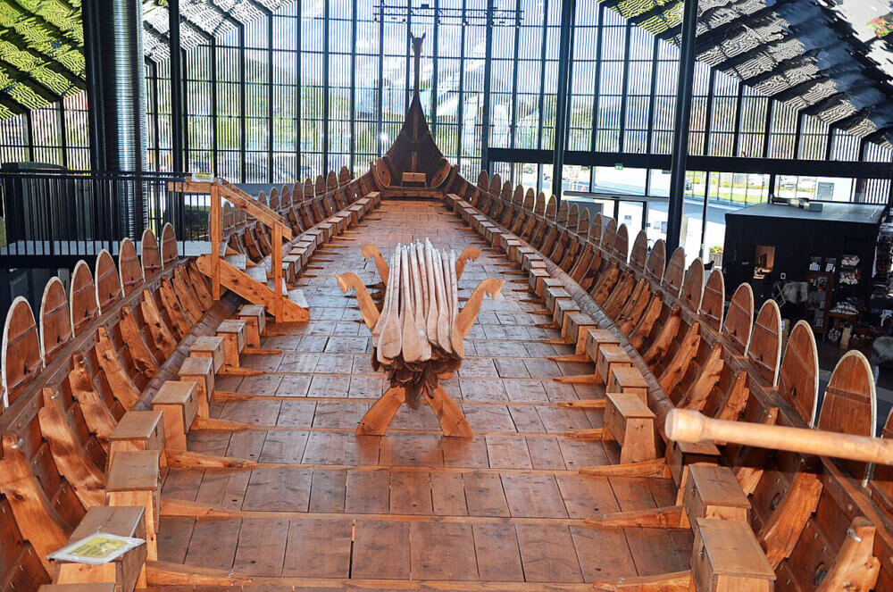 Myklebust vikingschip in Sagastad museum Nordfjordeid